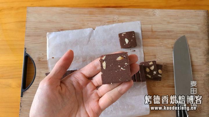 大颗粒的快感!这块可可杏仁曲奇太好吃了