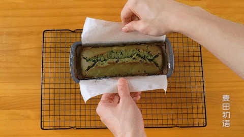 松软细腻的抹茶磅蛋糕,咬一口茶香四溢,红豆甜入心扉