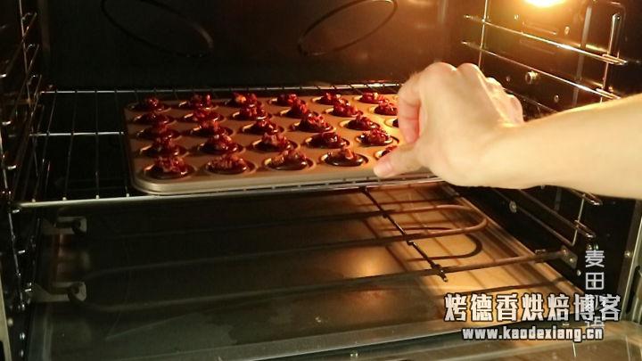 超火爆的坚果巧克力脆片,几分钟就能学会,咬一口咯嘣脆