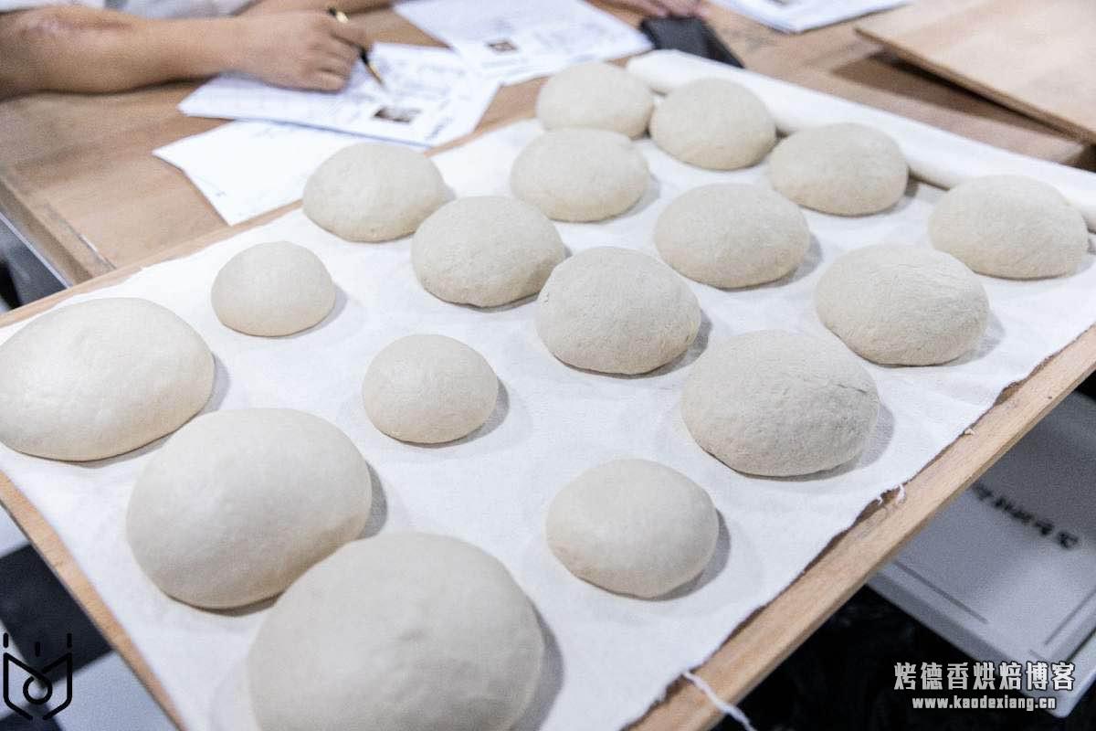 /面包制作流程/详解面包制作的几大流程，让你能真正的了解如何开始制作面包/