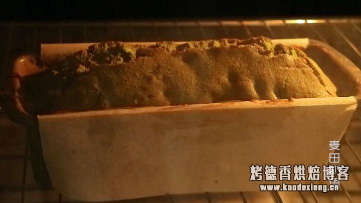 松软细腻的抹茶磅蛋糕,咬一口茶香四溢,红豆甜入心扉