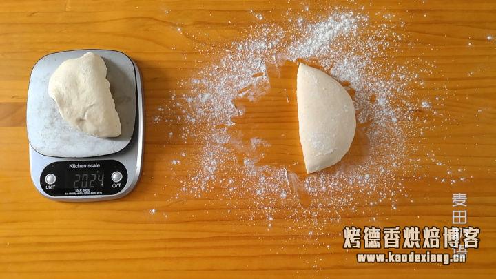 教你做正宗的意式披萨,饼底酥脆内馅软嫩,比外面好吃太多了