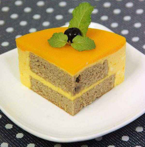 简单易懂的美味蛋糕，学会这些再也不怕周末在家没有零食吃。