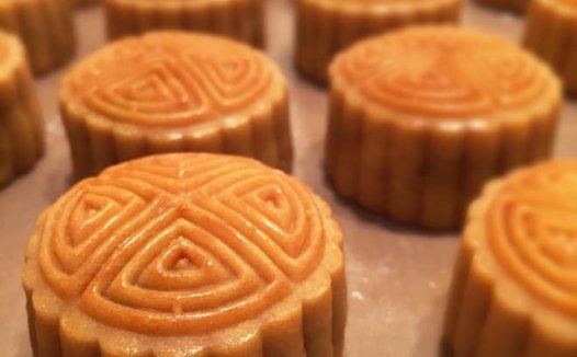 【广式月饼—蛋黄莲蓉月饼的做法步骤图】泳歌-制作